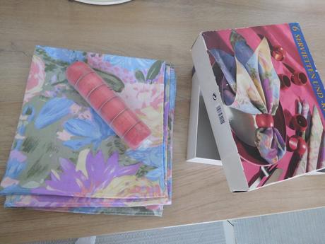 Servítky látkové s drevenou obručou, nové., 