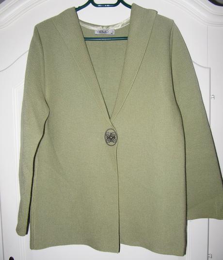 Sveter - veľkosť v popise,