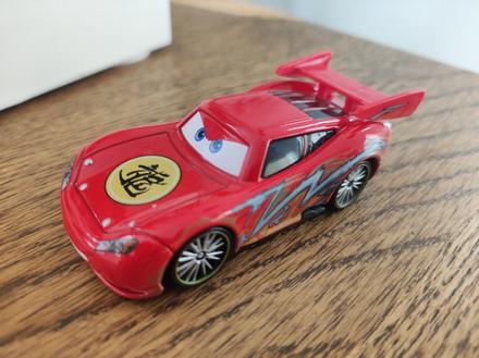 Cars mcqueen autá,