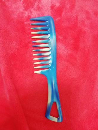 Darujem k nákupu  hrebeň, 