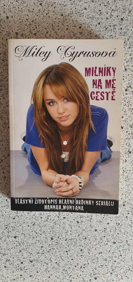 Kniha milníky na mé cestě - miley cyrus, 