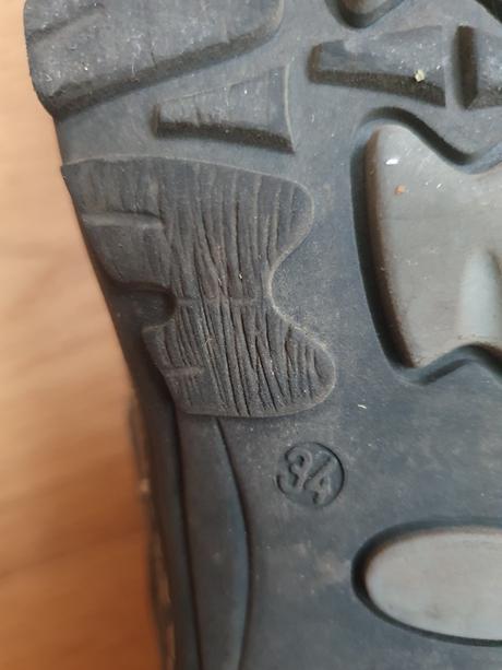 Predám chlapčenské topánky/ tenisky, lasocki,34