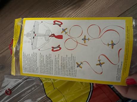 Stara vintage hracka lietadlo sarkan akrobat, 