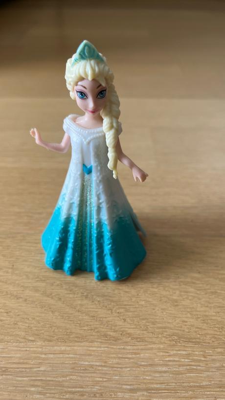 Vyzliekacia bábika elsa,