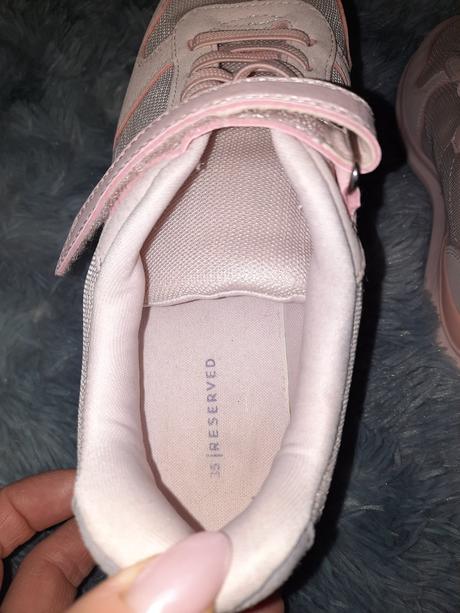 Pekné tenisky reserved, vn.dl.22.5cm, reserved,35