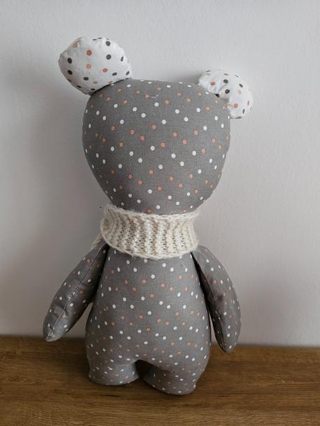 Handmade medvedík so šálikom,