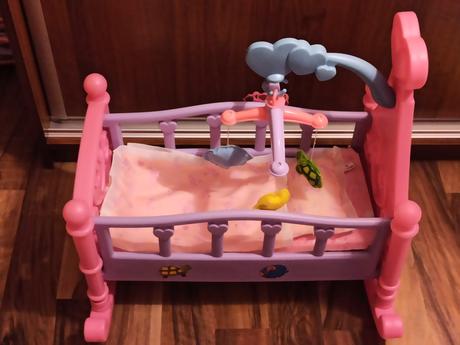 Postieľka pre bábiku,