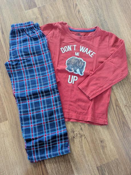 Pyžamo, lupilu,110