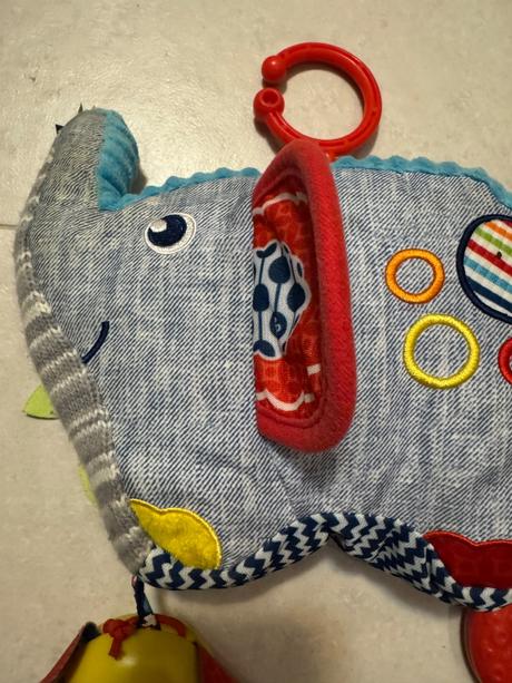 Sloník s aktivitami fisher price,