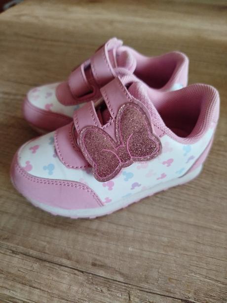 Dievčenské tenisky, 25