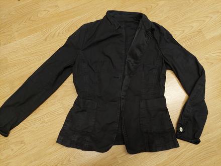 Cierne riflove sako, 42