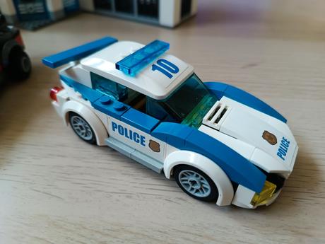 Lego city 60141 policajná stanica,