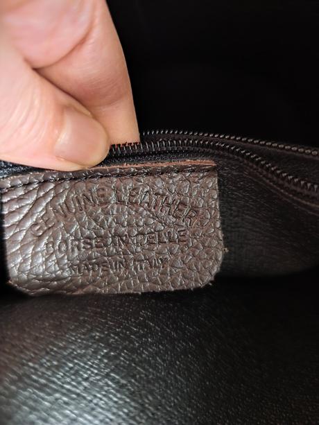 Dámska nadčasová tmavohnedá kožená kabelka, 