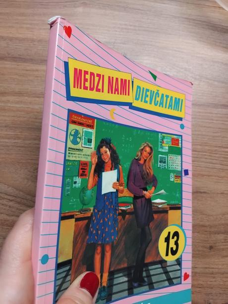 Medzi nami dievcatami,