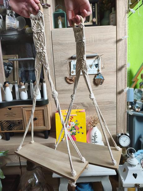 Poličky na zavesenie, 