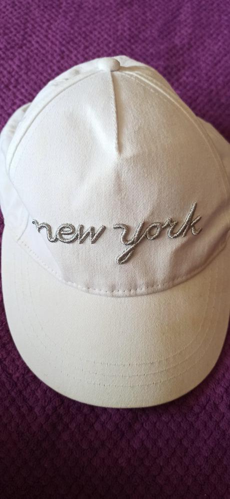 Šiltovka, biela, nosena, h&m,134