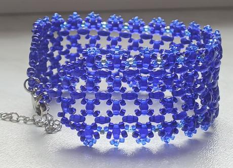 Široké trojradové náramky v rôznych farbách, 