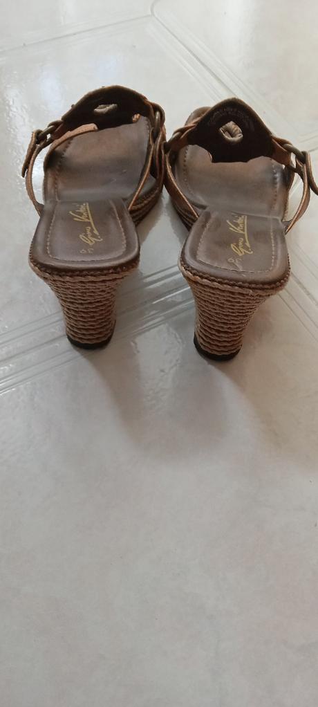 Šmrncove sandálky, 39