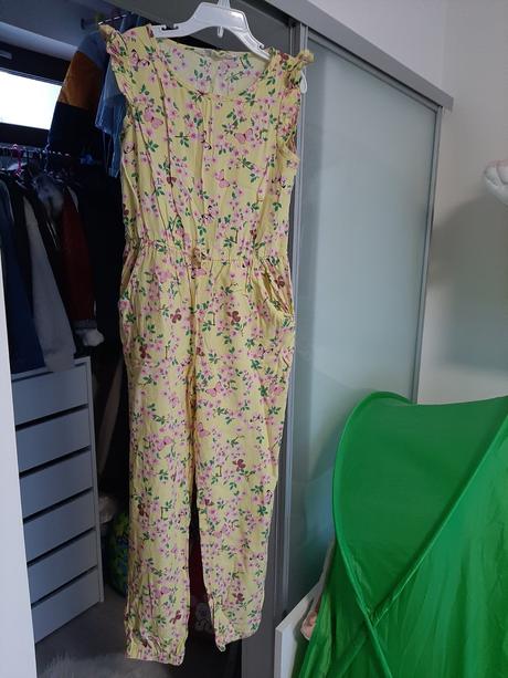 Ľahký letný kvietkovaný overal h&m na 8-10r., h&m,140