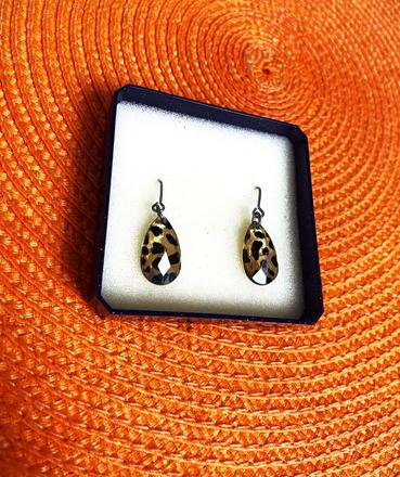 Visiace brúsené náušnice, 