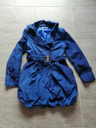 Kvalitný modrý plášť s balónovým spodom vs, s