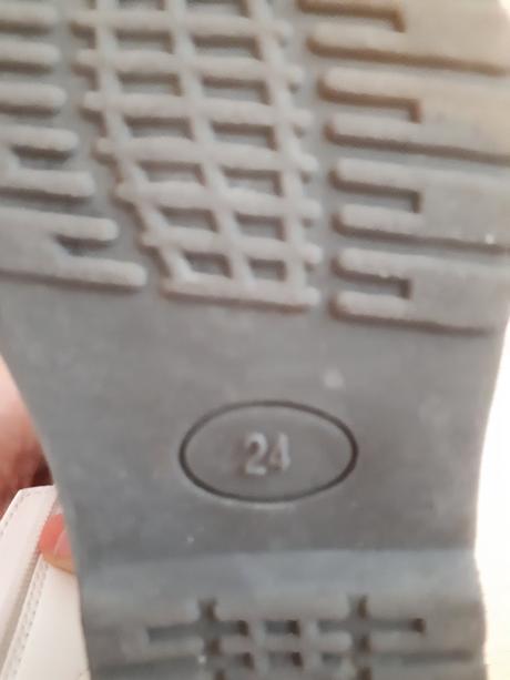 Topánky na jeseň, 24