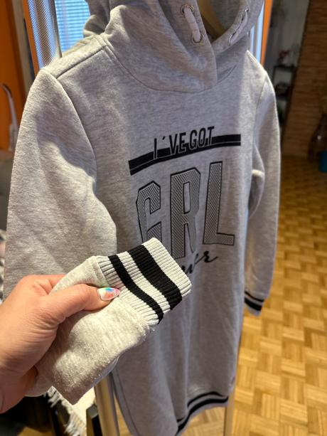 Predĺžená sivá mikina, 146