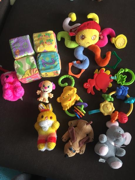 Prvé hračky fisher price hryzatka aj na zavesenie,