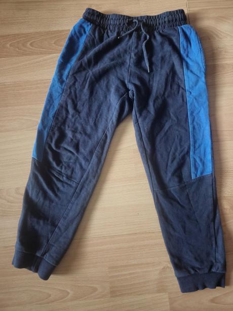 Tmavomodré teplaky, pepco,122