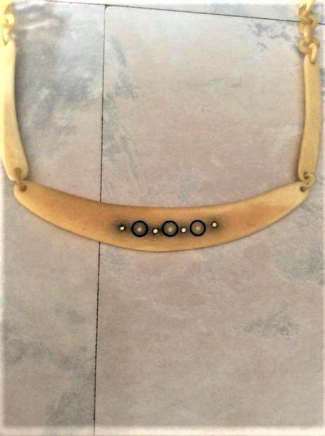 Kostený náhrdelník,