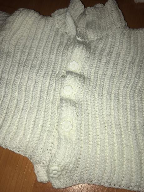 2 pletené svetríky, 62