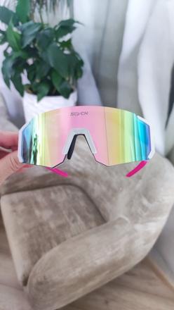 Slnečné športové okuliare,