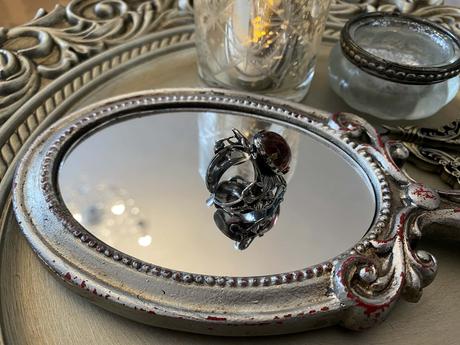 Prsteň s hnedým očkom, 