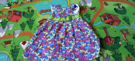 Šaty s motylikmi, 104