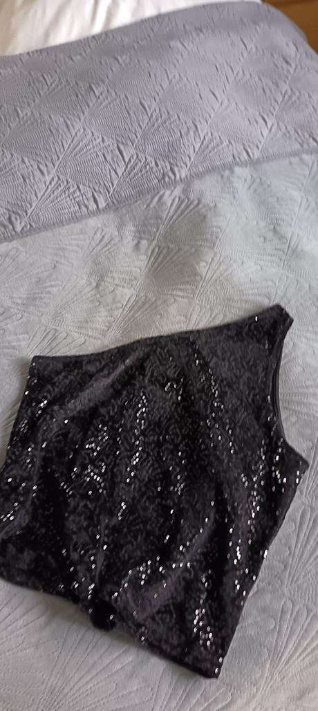 Čierny top s glitrami, l