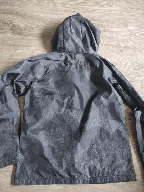 Tenká vetrovka, 158