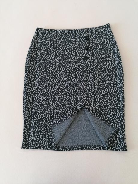 Sukňa s gombičkami, m