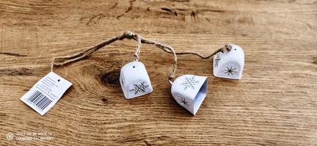 Zväzok dekoračných zvončekov - bielych - 3 kusy, 