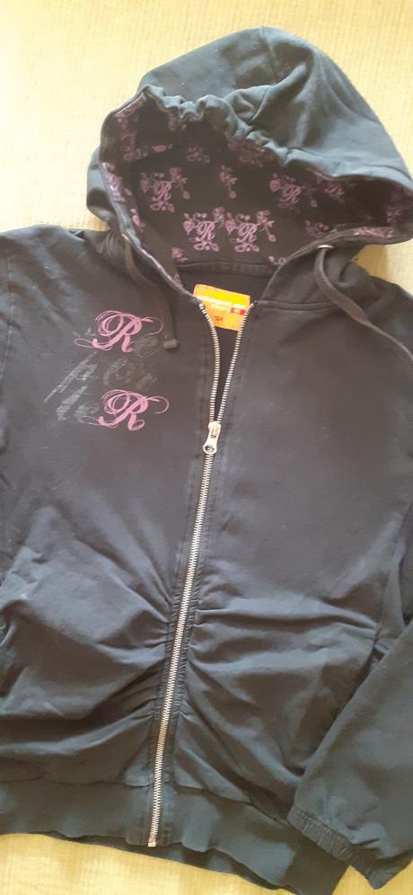 Mikina, reporter,164