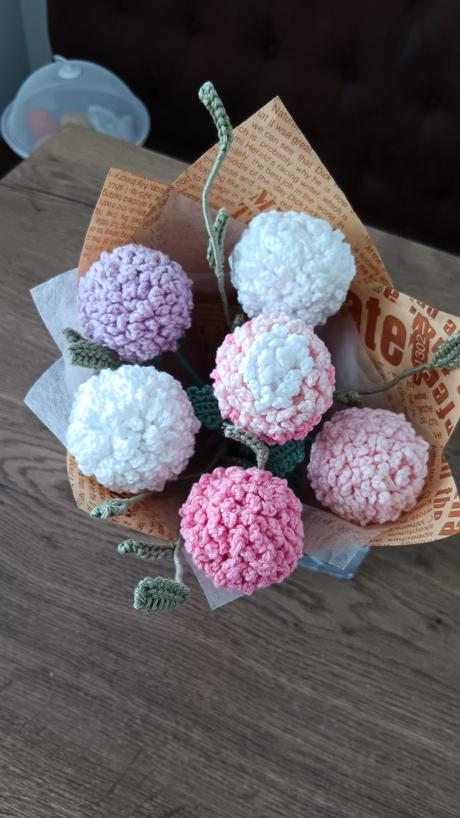 Háčkovaná kytica ping pong kvetov, 