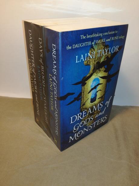 Laini taylor daughter of smoke and bone, 