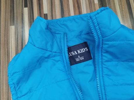 Modrá vesta 98, 98