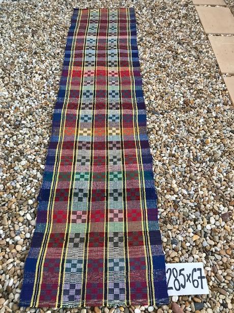 Staré 100-ročné tkané koberce,