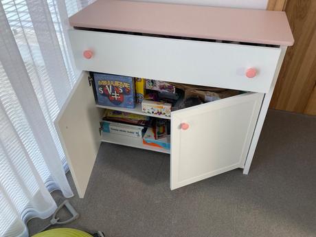 Nábytok do dievčenskej izby,