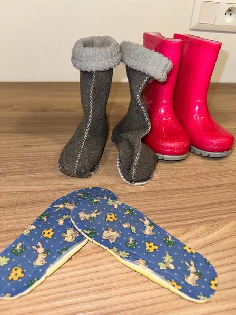 Dievčenské gumáky, 22