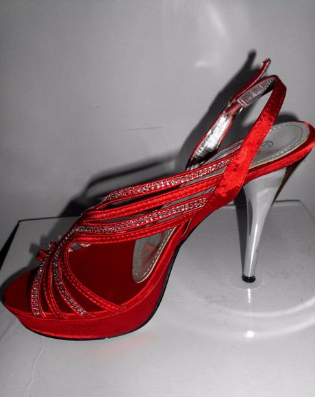 Cervene sandalky, 37