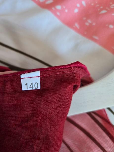 Spolocenske saty, 140