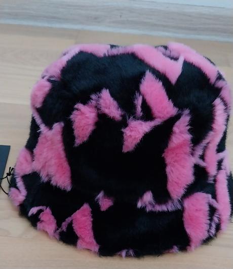 Klobuk karl lagerfeld, 