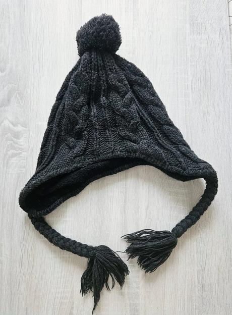 Krásna šedá čiapka,