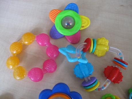 9x rôzne hrkálky + hryzátka, 